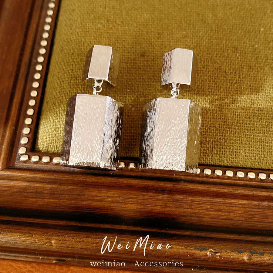 Silver needle metal wind rectangular stud earrings modern minimalist style personalized niche earrings light luxury high-end earrings wholesale