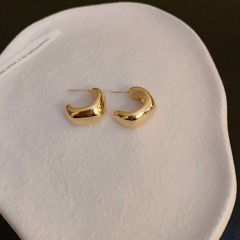 Silver needle metal earrings, high-end simple stud earrings, fashionable versatile light luxury personalized niche earrings, Yiwu wholesale