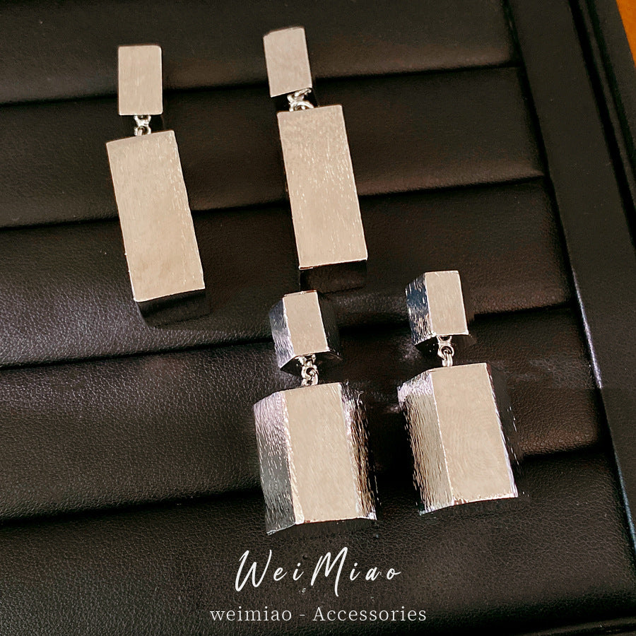 Silver needle metal wind rectangular stud earrings modern minimalist style personalized niche earrings light luxury high-end earrings wholesale