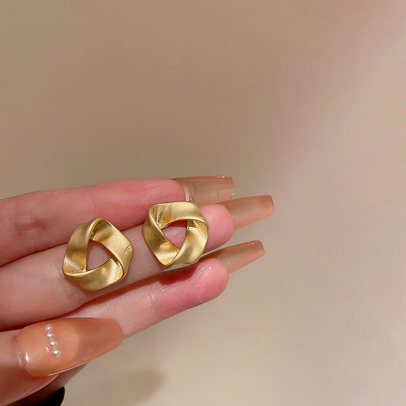 Silver needle metal earrings, high-end simple stud earrings, fashionable versatile light luxury personalized niche earrings, Yiwu wholesale