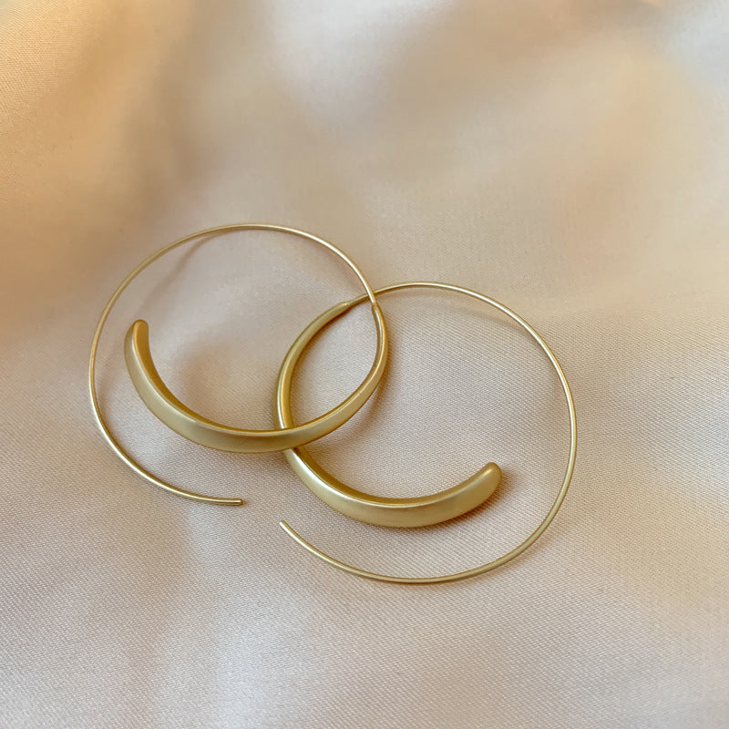 Silver needle metal earrings, high-end simple stud earrings, fashionable versatile light luxury personalized niche earrings, Yiwu wholesale