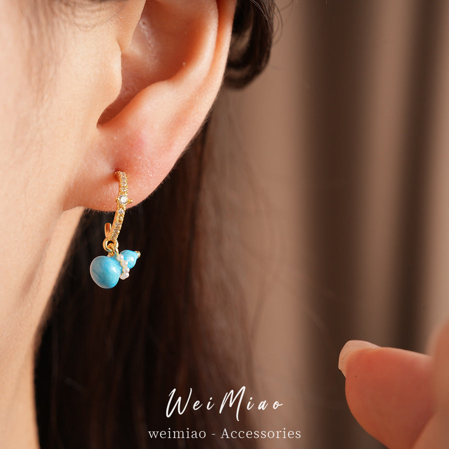 Silver needle inlaid zircon oil drop gourd C-shaped stud earrings, simple temperament, fashionable and versatile earrings, light luxury and high-end earrings.