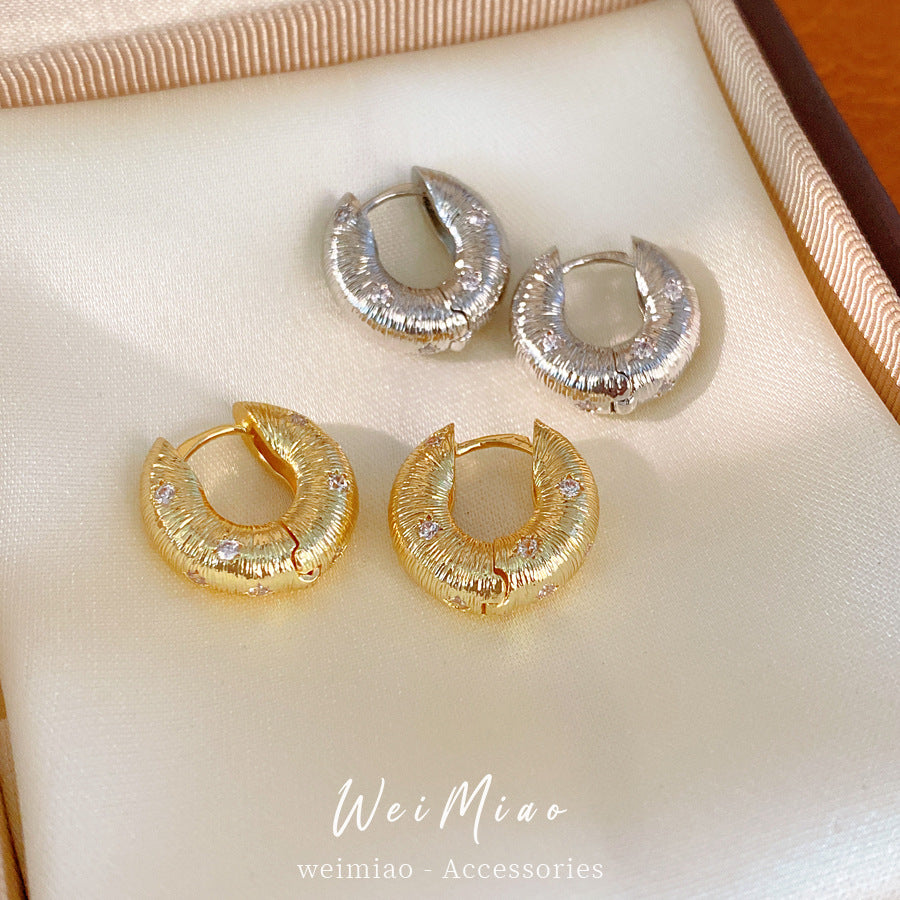 Zircon geometric round pattern ear buckle personality temperament cold style fashion earrings light luxury high-end earrings wholesale