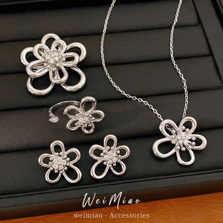 18k real gold electroplated zirconium hollow flower necklace light luxury niche collarbone chain personalized temperament high-end jewelry set