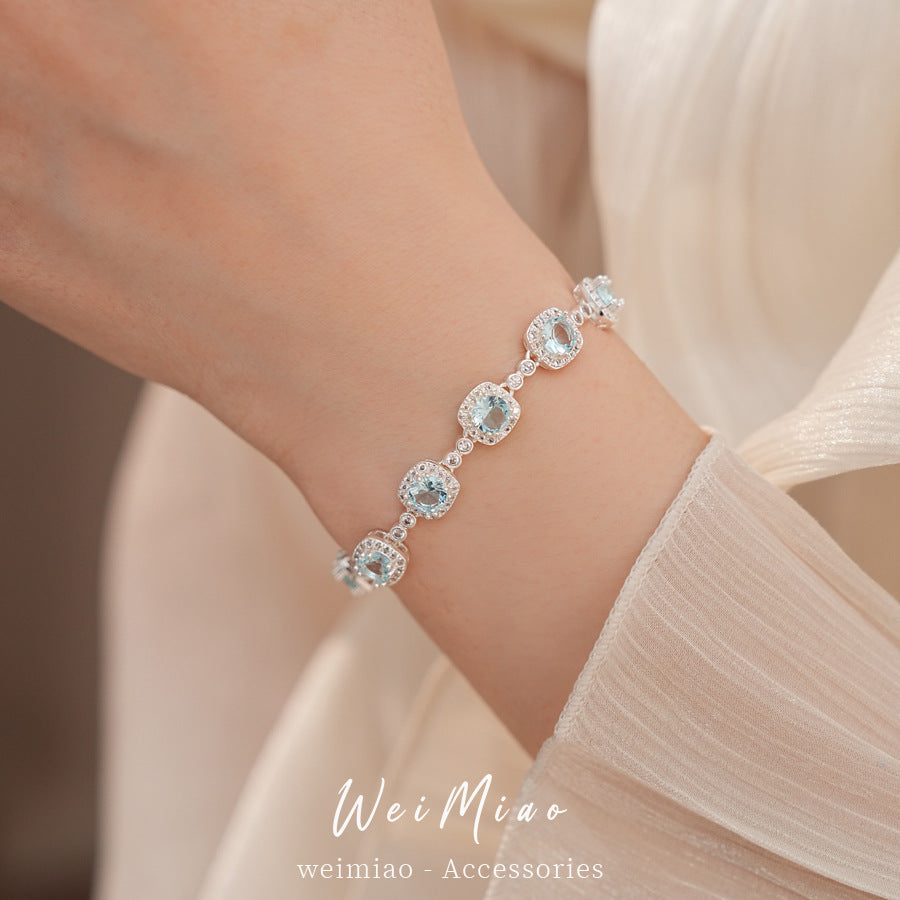 Blue zircon square buckle bracelet, light luxury niche bracelet, fresh temperament, versatile fashion and high-end jewelry.