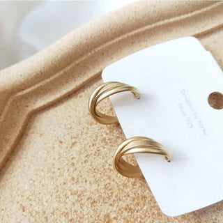 Silver needle metal earrings, high-end simple stud earrings, fashionable versatile light luxury personalized niche earrings, Yiwu wholesale