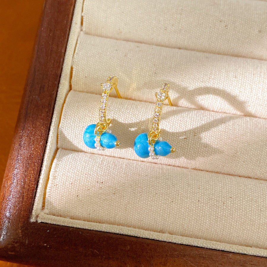 Silver needle inlaid zircon oil drop gourd C-shaped stud earrings, simple temperament, fashionable and versatile earrings, light luxury and high-end earrings.