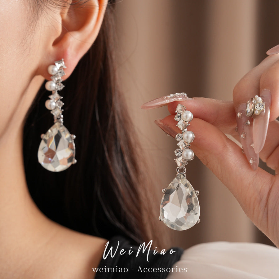 Wholesale boutique jewelry, bulk fashion jewelry suppliers, dropship pearl earrings.