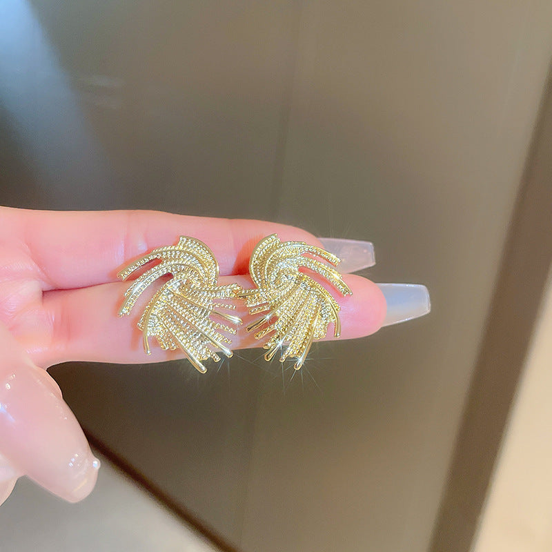Silver needle metal earrings, high-end simple stud earrings, fashionable versatile light luxury personalized niche earrings, Yiwu wholesale