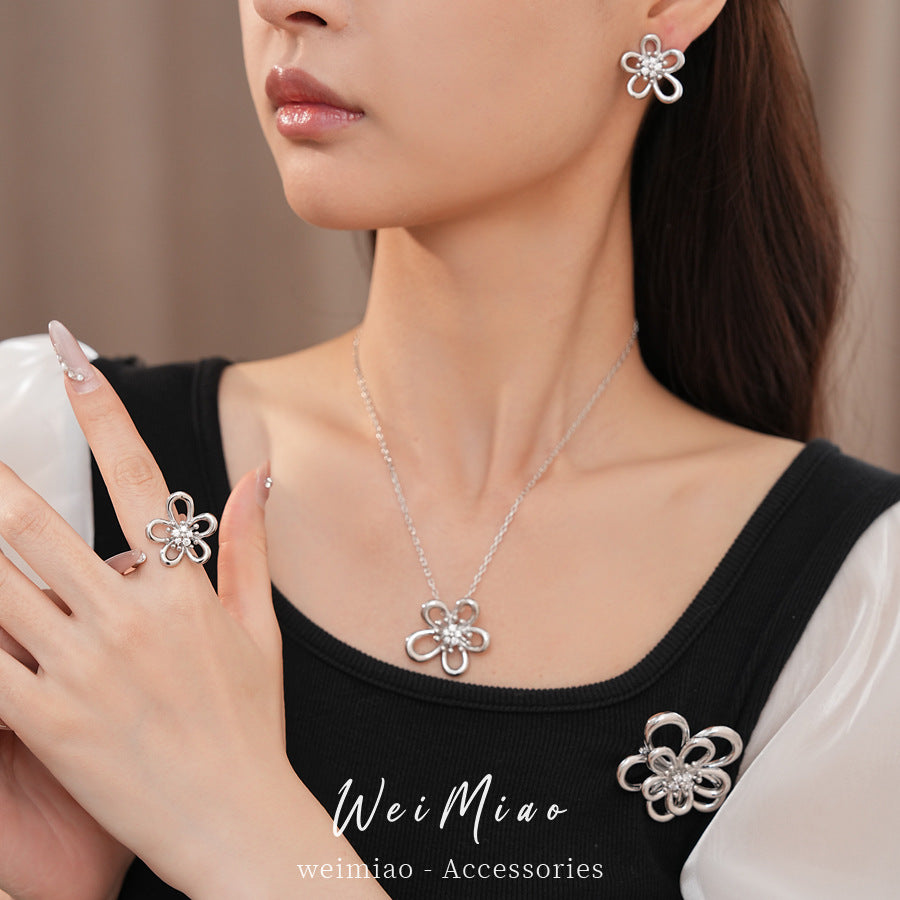 18k real gold electroplated zirconium hollow flower necklace light luxury niche collarbone chain personalized temperament high-end jewelry set
