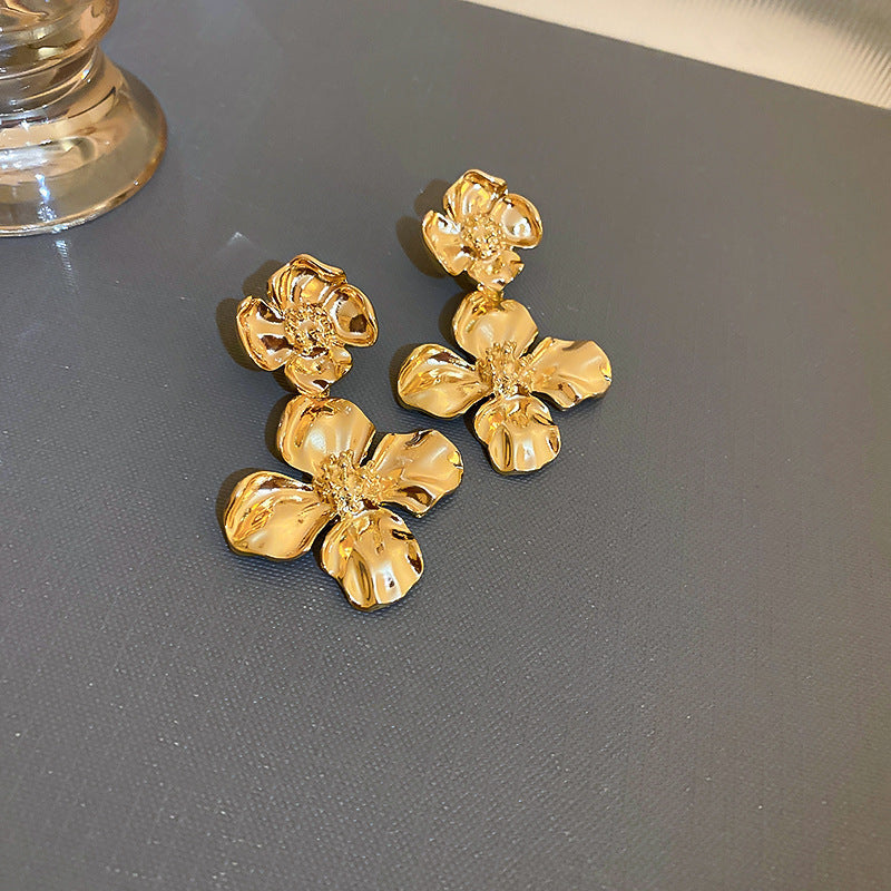 Silver needle metal earrings, high-end simple stud earrings, fashionable versatile light luxury personalized niche earrings, Yiwu wholesale